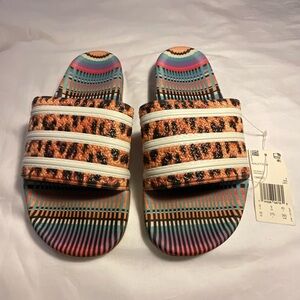 🐆Funky cheetah Adidas slides🐆